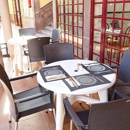 Oasis Club شقة فندقية